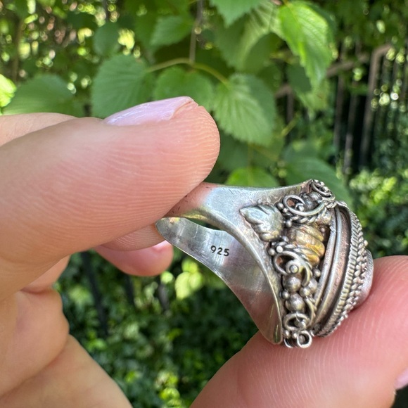 925 Sterling Silver and yellow gold vintage “poisoner’s ring” with garnet - Picture 8 of 16